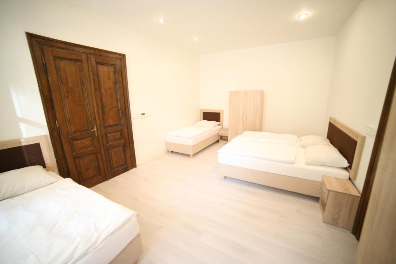 Leon Hotel